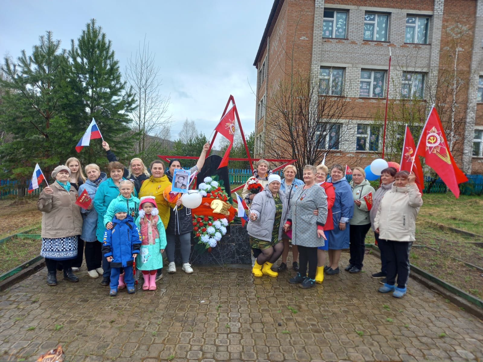 Митинг в п. Такучет : День Победы – это боль и слёзы радости, это память сердца, которую бережно хранит каждая семья. Это то, что объединяет нас и делает непобедимыми перед лицом любых испытаний..